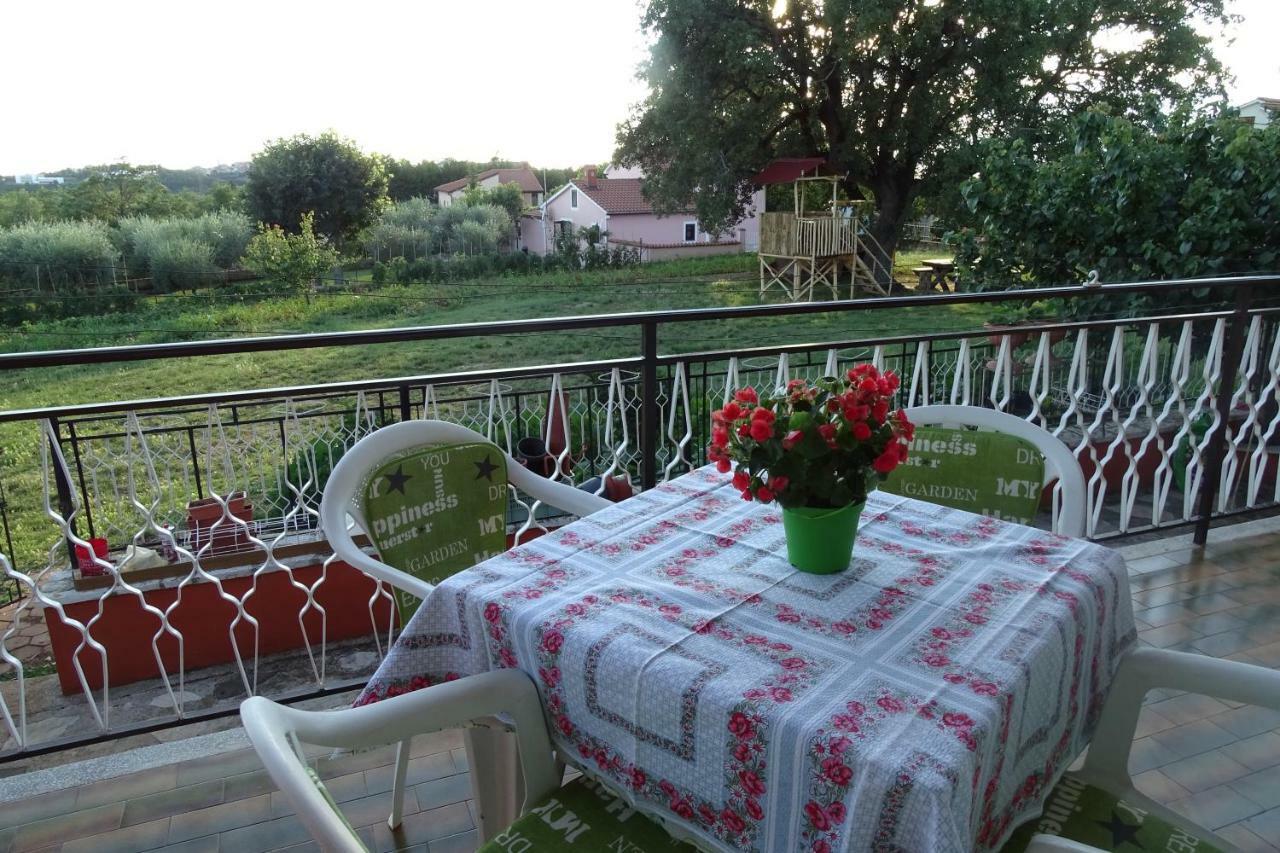 Apartment Parenzana Bibali 65 A 52460-Buje Exteriör bild